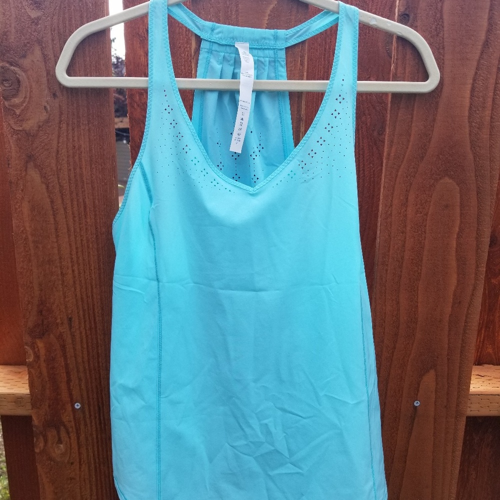 Lululemon in a flash singletTurquoise lazer cut 8